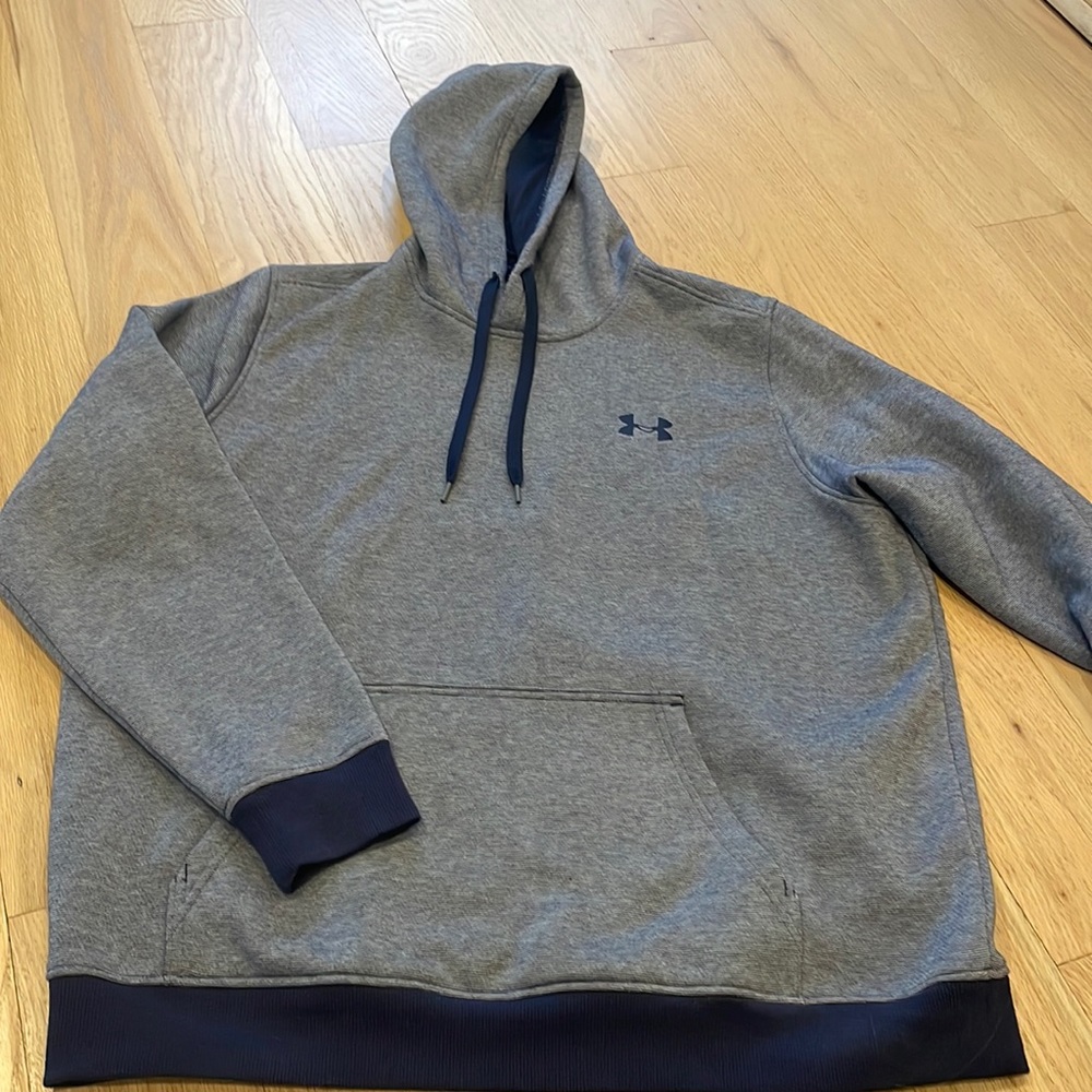Under Armour men's sweatshirt
